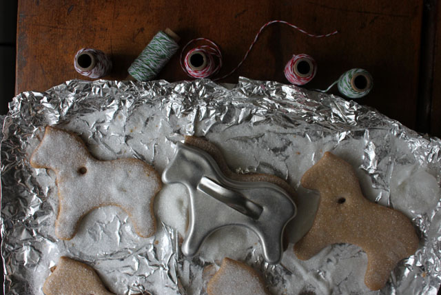 a glitter gingerbread horse martha stewart bakers twine