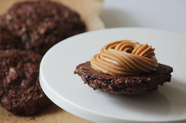 5 double double sandwich cookies one topped with peanut butter
