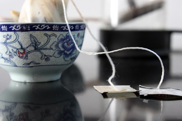 tea bags reflect stove blue tea bowls