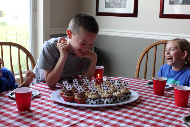 9 soccer ball cupcakes blow out candle