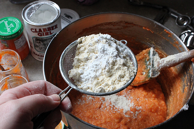 carrot cookies 026 sifting